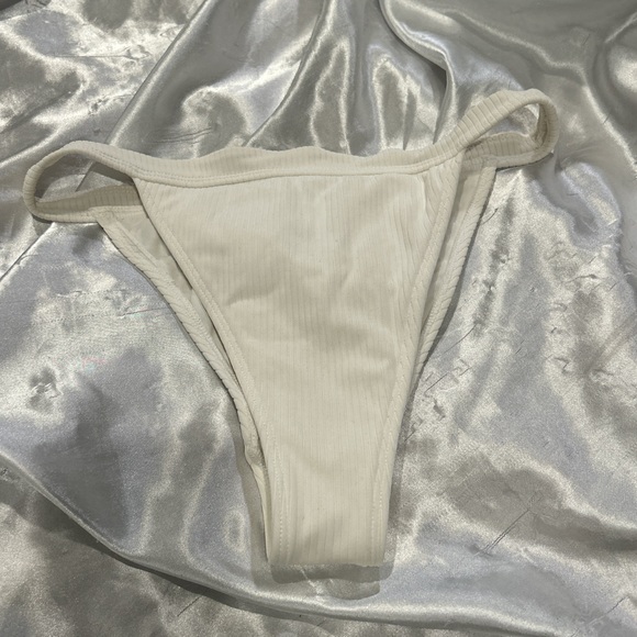 ♡white bikini bottom ♡ - Picture 1 of 4
